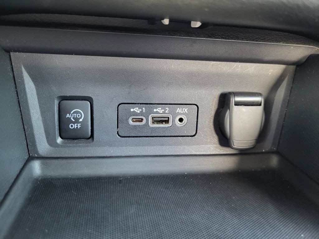 Used 2024 Nissan Sentra SV FWD image 17