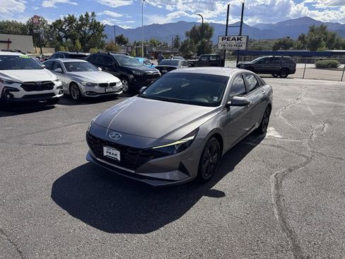Used 2021 Hyundai Elantra SEL w/ Convenience Package FWD image 3