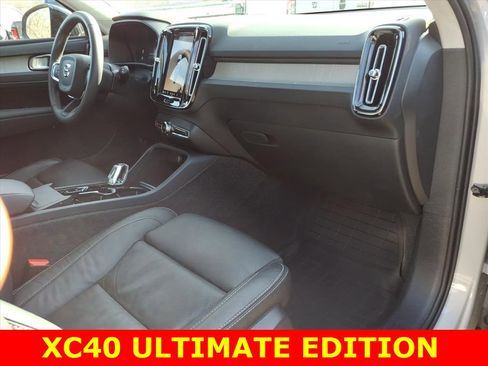Used 2024 Volvo XC40 B5 Ultimate image 10