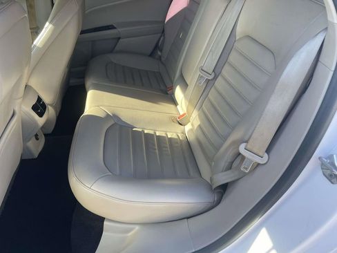 Used 2017 Ford Fusion SE w/ Fusion SE Technology Package image 23