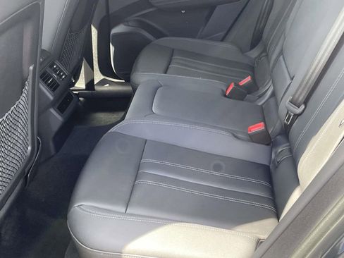 Used 2025 Audi Q5 Premium image 13