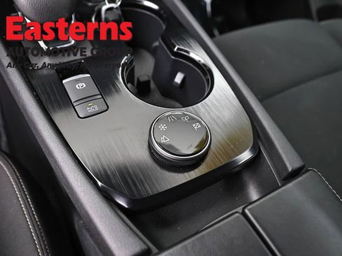 Used 2024 Nissan Rogue S AWD/4WD image 21