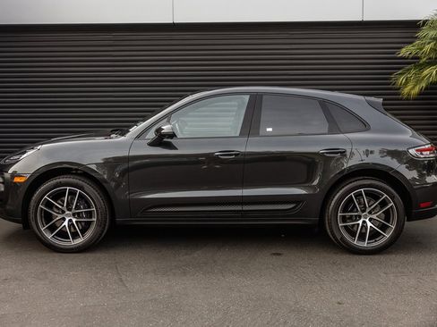 Certified 2025 Porsche Macan image 2