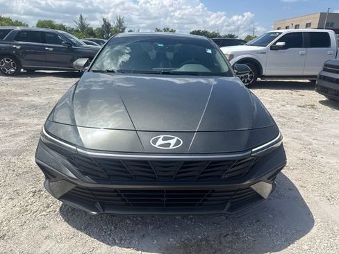 Used 2024 Hyundai Elantra SEL FWD image 2