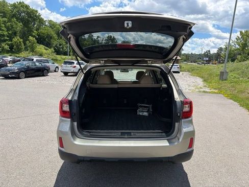 Used 2016 Subaru Outback 2.5i Premium AWD/4WD image 11