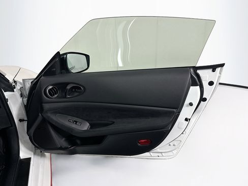 Used 2024 Nissan Z NISMO w/ Floor Mat Package RWD image 28