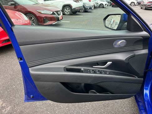 Used 2025 Hyundai Elantra SEL image 18