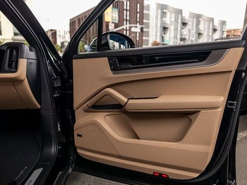 New 2026 Porsche Cayenne image 38