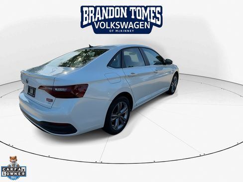 Used 2024 Volkswagen Jetta SE w/ Panoramic Sunroof Package FWD image 9