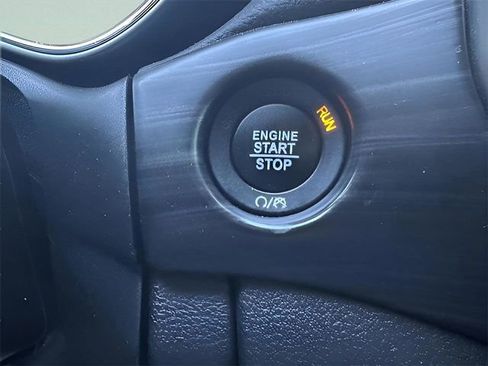 Used 2021 Jeep Grand Cherokee Laredo image 30