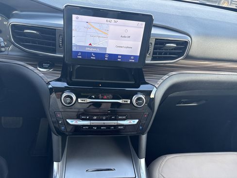 Used 2024 Ford Explorer Limited image 16