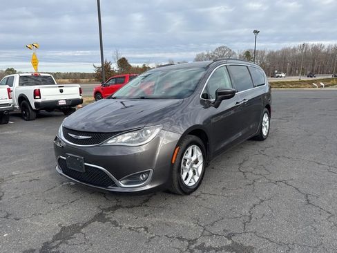 Used 2018 Chrysler Pacifica Touring Plus w/ Tire & Wheel Group image 12