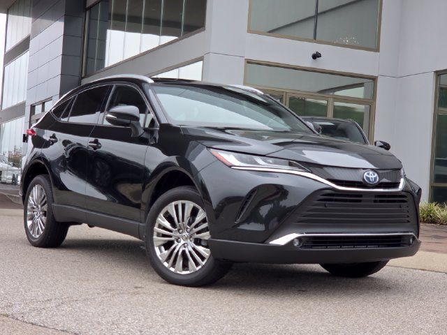 Used 2023 Toyota Venza XLE AWD/4WD image 3