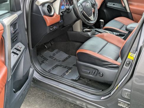 Used 2013 Toyota RAV4 Limited AWD/4WD image 31