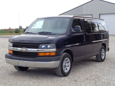 Used 2014 Chevrolet Express 1500 LT w/ LT Preferred Equipment Group image 2