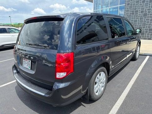 Used 2014 Dodge Grand Caravan SE w/ Quick Order Package 29E SE FWD image 3