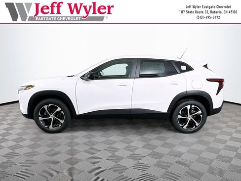 New 2026 Chevrolet Trax RS w/ Sunroof Package FWD image 28