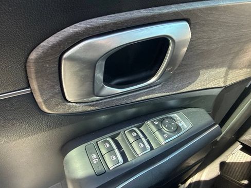 Used 2022 Kia Sorento EX w/ Panoramic Sunroof Package FWD image 18