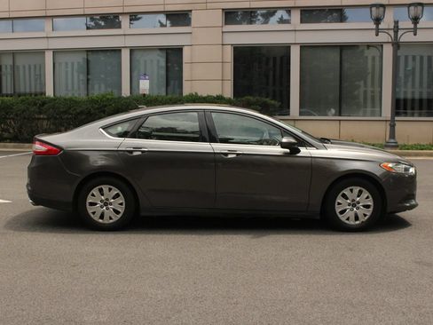 Used 2014 Ford Fusion S FWD image 6