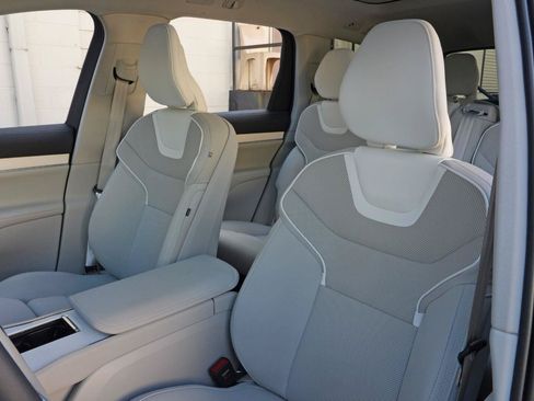 Used 2025 Volvo EX90 Plus AWD/4WD image 37