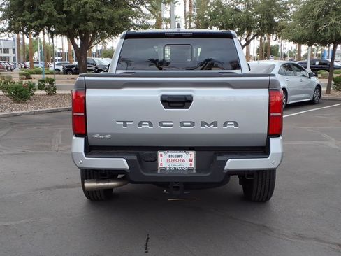 Certified 2025 Toyota Tacoma SR5 AWD/4WD image 5