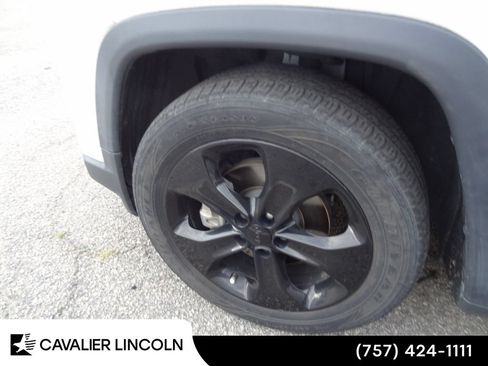 Used 2019 Jeep Compass Latitude FWD image 13