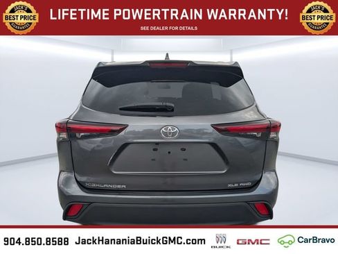 Used 2024 Toyota Highlander XLE AWD/4WD image 4