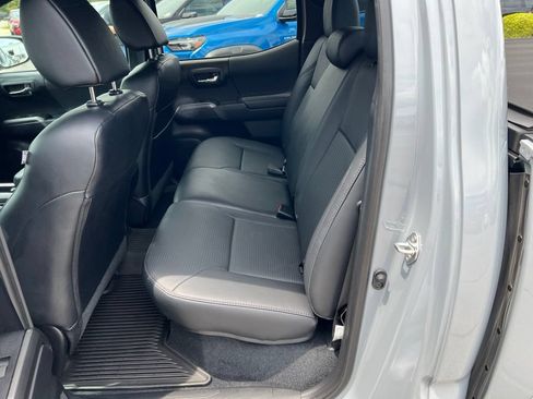 Used 2019 Toyota Tacoma TRD Sport AWD/4WD image 11