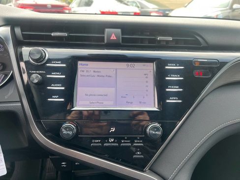 Used 2019 Toyota Camry SE image 11