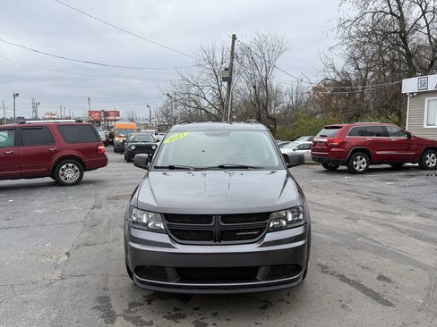 Used 2017 Dodge Journey SE w/ Flexible Seating Group image 2