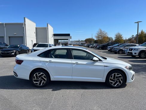 Used 2024 Volkswagen Jetta SEL image 18