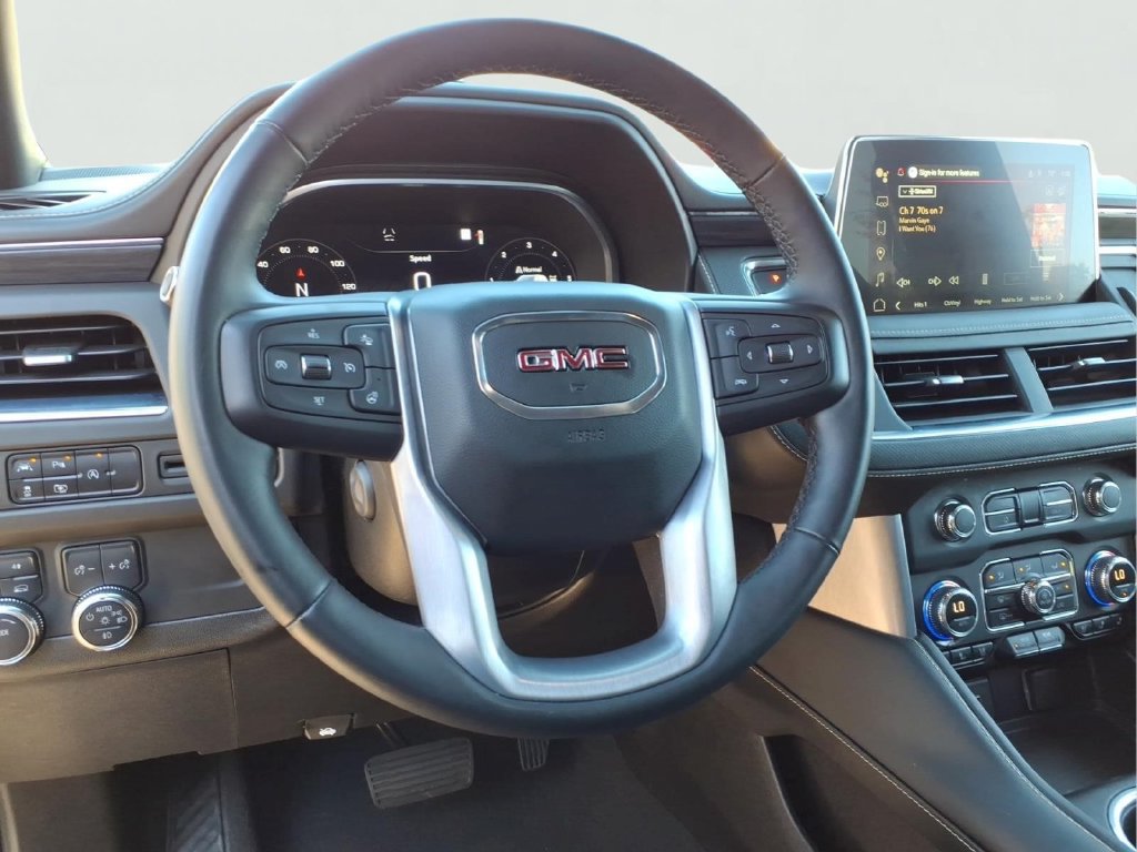 Used 2023 GMC Yukon XL SLT w/ SLT Premium Package AWD/4WD image 3