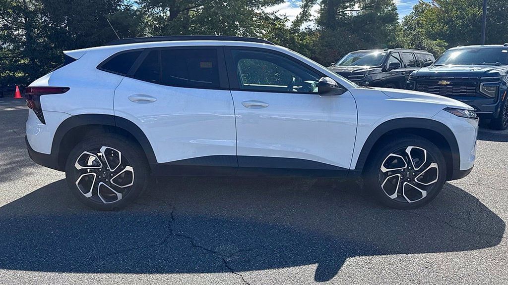 Used 2024 Chevrolet Trax RS w/ Driver Confidence Package FWD image 8