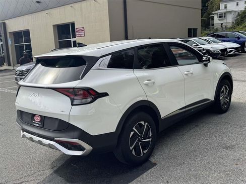 Used 2023 Kia Sportage LX image 7