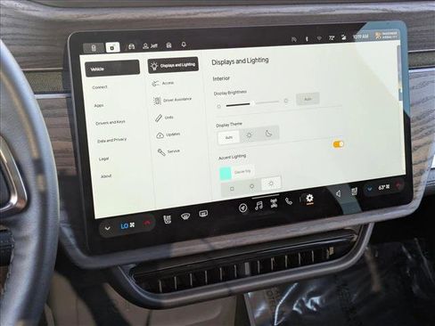 Used 2023 Rivian R1S Adventure image 15