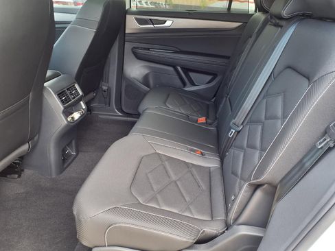 New 2026 Volkswagen Atlas Cross Sport SE FWD image 9