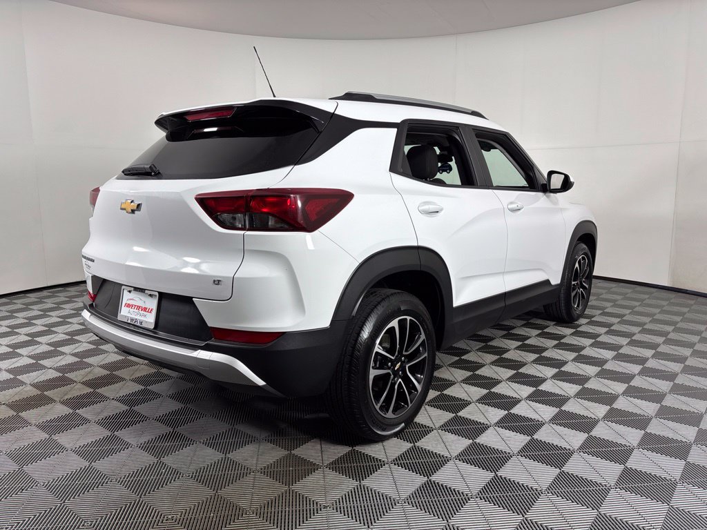 Used 2025 Chevrolet TrailBlazer LT FWD image 16