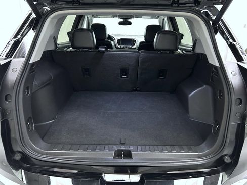 Used 2024 GMC Terrain SLT image 21