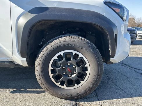 Used 2024 Toyota Tacoma TRD Off-Road image 14