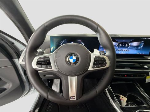 Certified 2026 BMW X7 xDrive40i w/ M Sport Package AWD/4WD image 11
