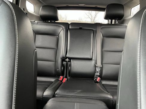 Used 2024 GMC Terrain SLT AWD/4WD image 23