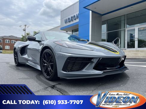 Used 2025 Chevrolet Corvette Stingray Convertible w/ Z51 Performance Package RWD image 1