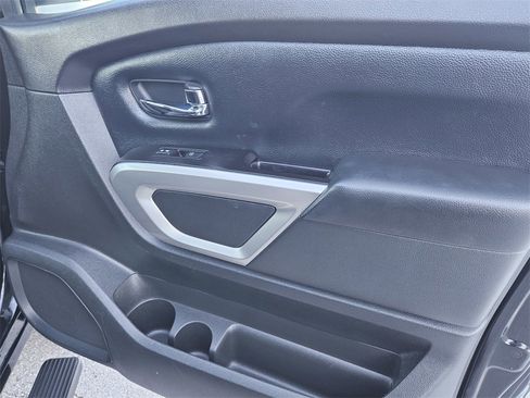 Used 2020 Nissan Titan SV w/ SV Convenience Package image 33