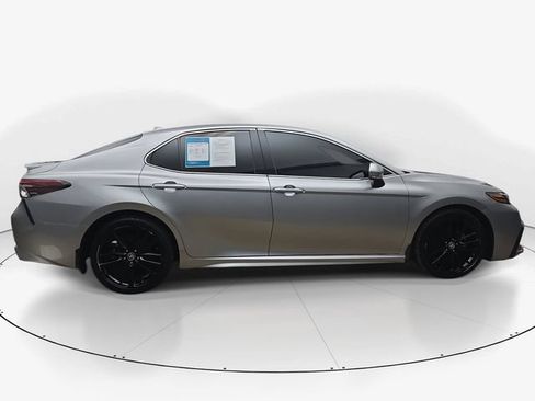 Used 2022 Toyota Camry XSE FWD image 5