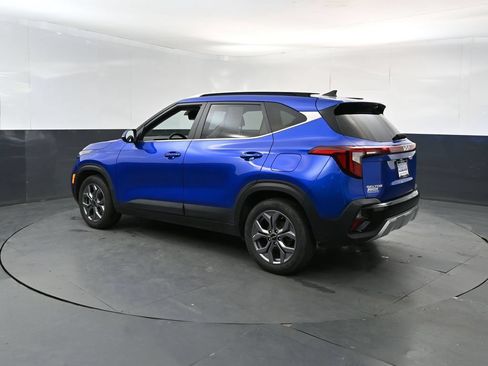 Certified 2024 Kia Seltos S FWD image 3