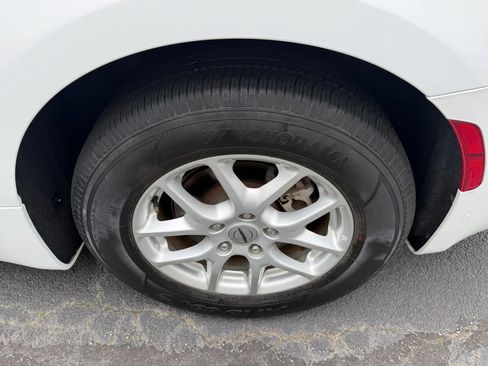 Used 2023 Chrysler Pacifica Touring-L FWD image 31