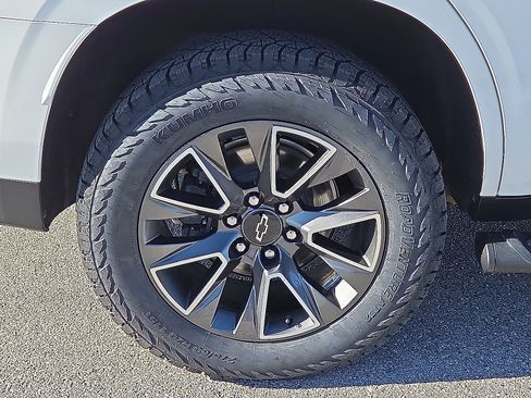 Used 2021 Chevrolet Tahoe Z71 w/ Rear Media and Nav Package image 7