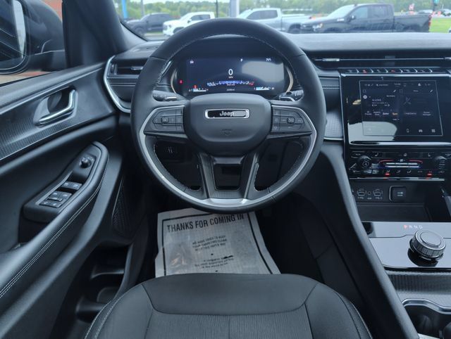 Used 2024 Jeep Grand Cherokee Laredo X w/ Luxury Tech Group I AWD/4WD image 2