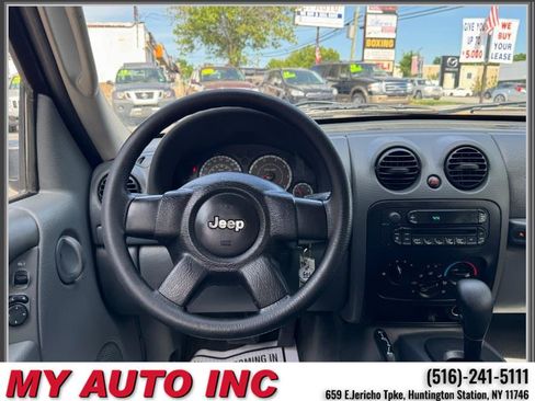 Used 2006 Jeep Liberty Sport w/ Off Road Group AWD/4WD image 10