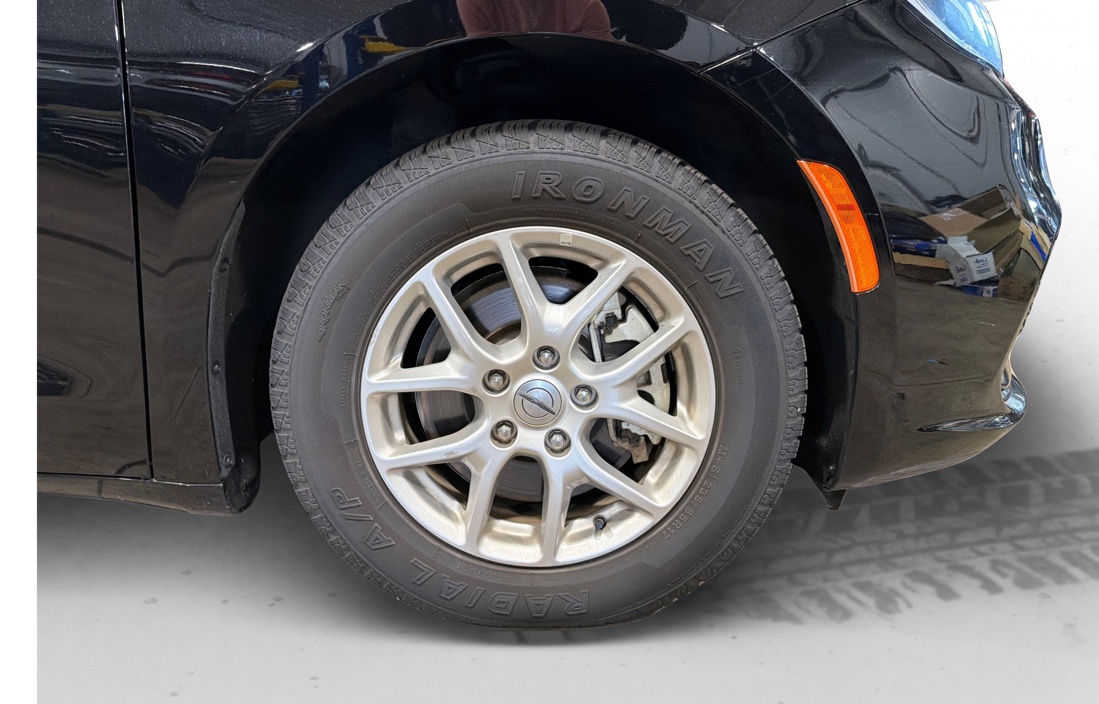 Used 2025 Chrysler Pacifica Select FWD image 50